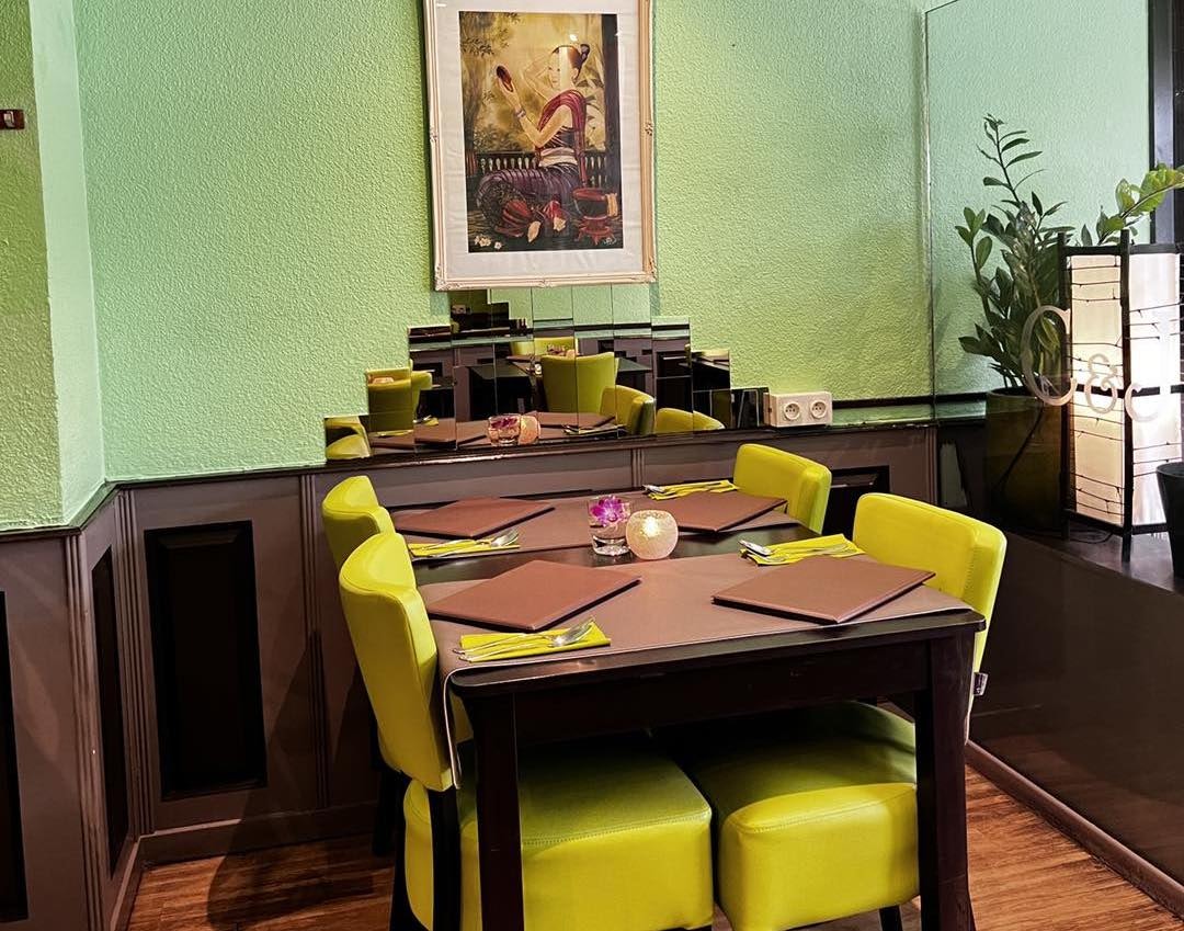 green interior of Thai restaurant Tawan