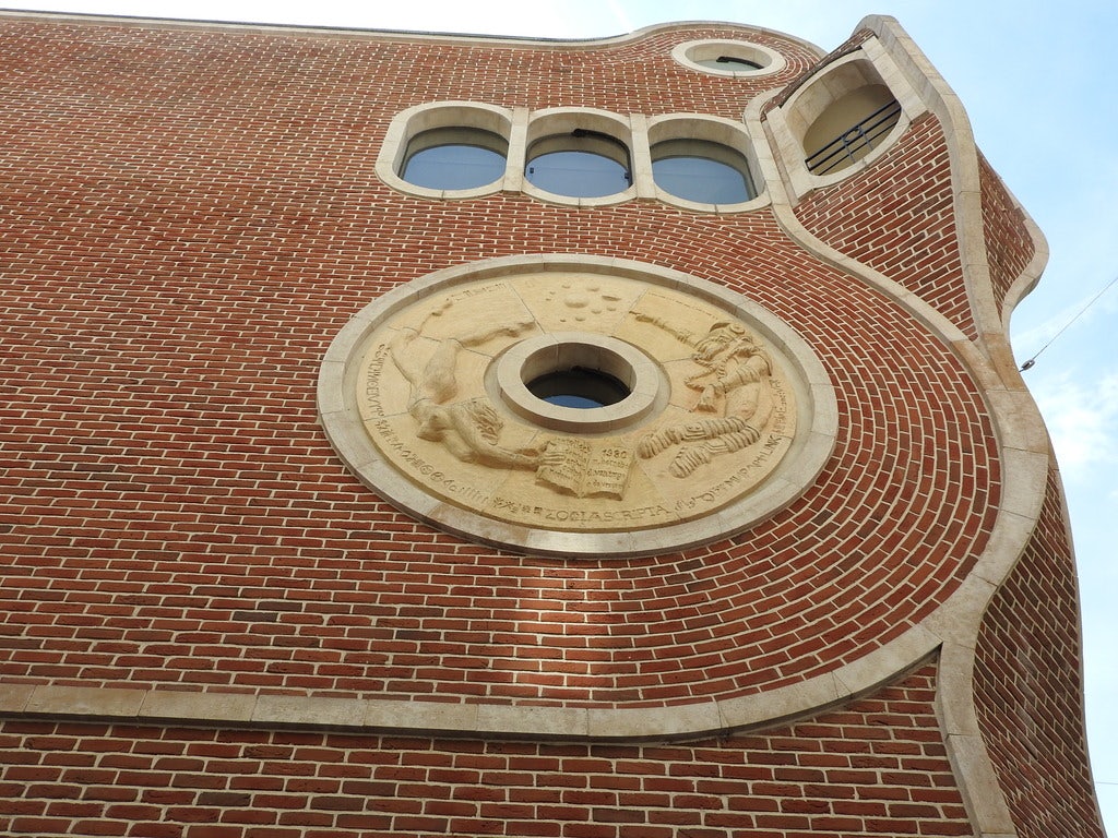 round curves of the former Intellect Bookshop building in Ghent